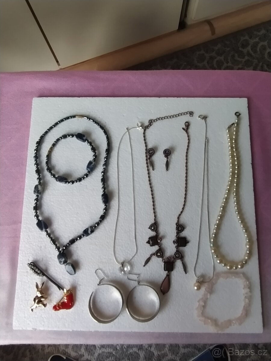 RETRO BIŽUTERIE - 2