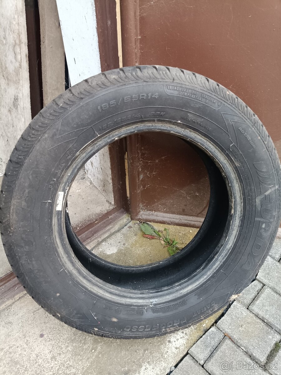Pneu 185/65 R14 - 2