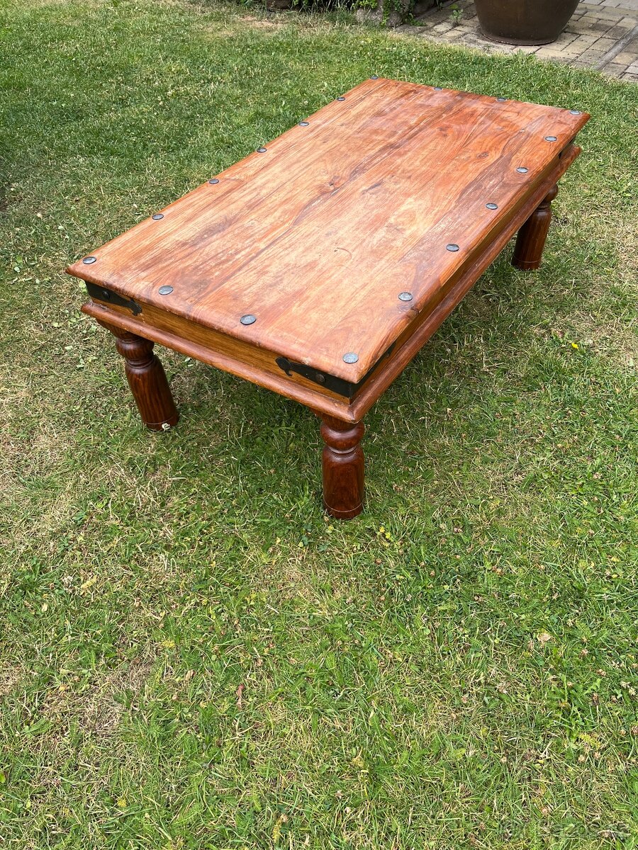 Masivní dřevěný nižší televizní stůl - 2