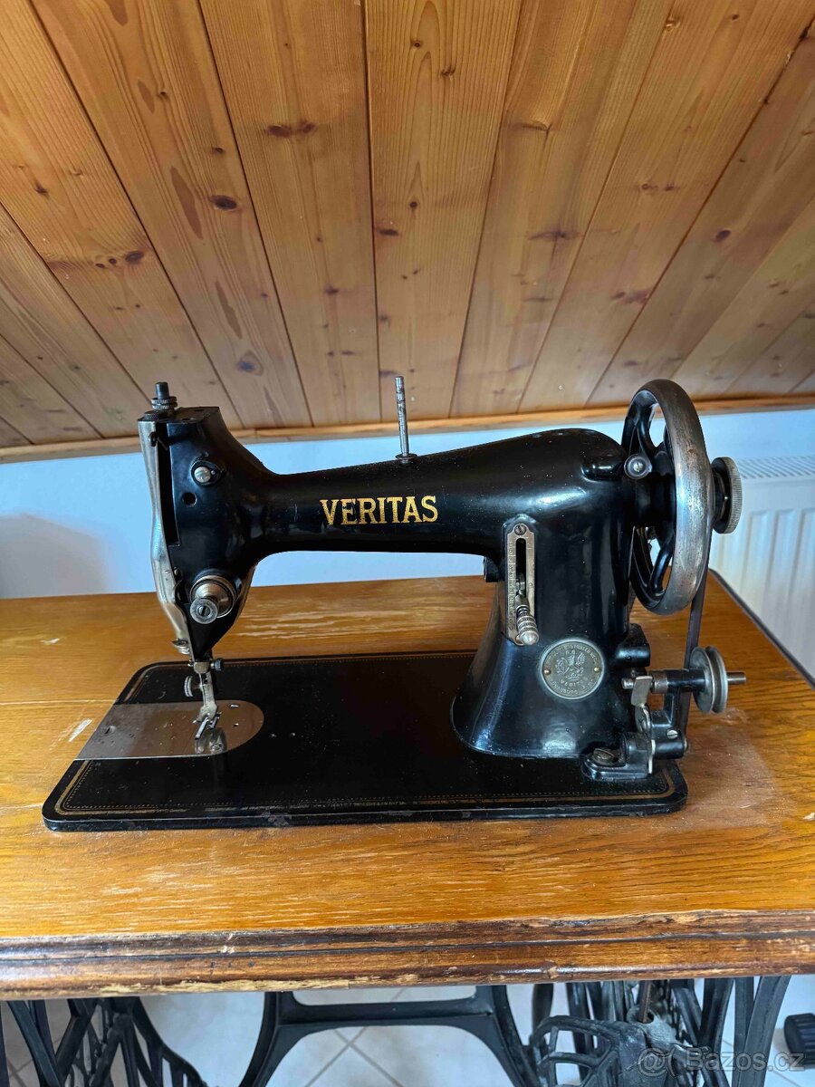 starožitný šicí stroj Veritas - 2