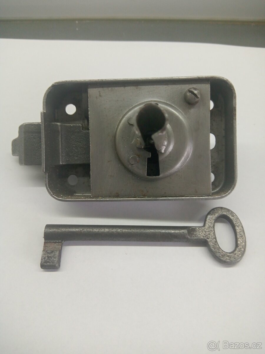 Starožitný západkový zamek - 2