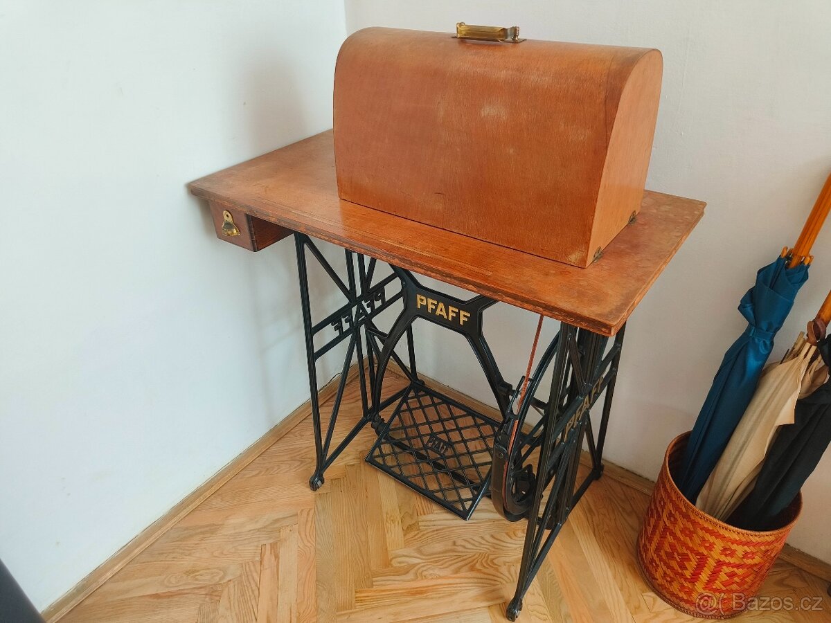 Starožitný šicí stroj PFAFF - 2