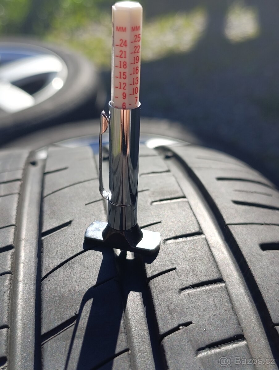 Letní pneu Barum 215/55 R17 - 2