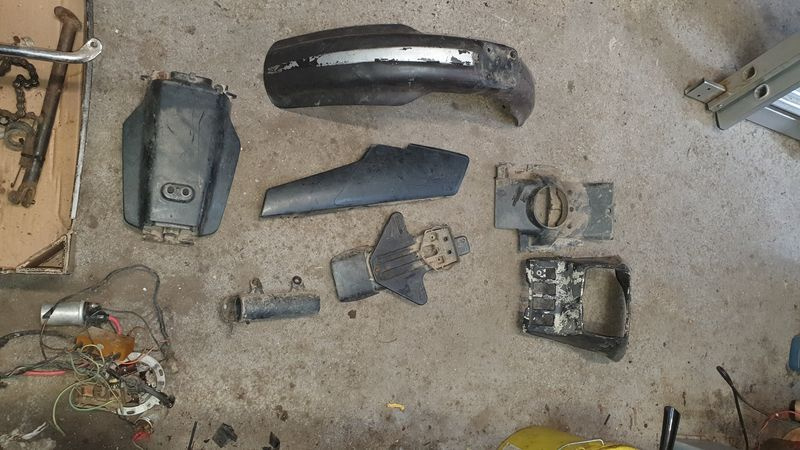 Díly z YAMAHA DT 50 (1989) - zbytek dílů - 2