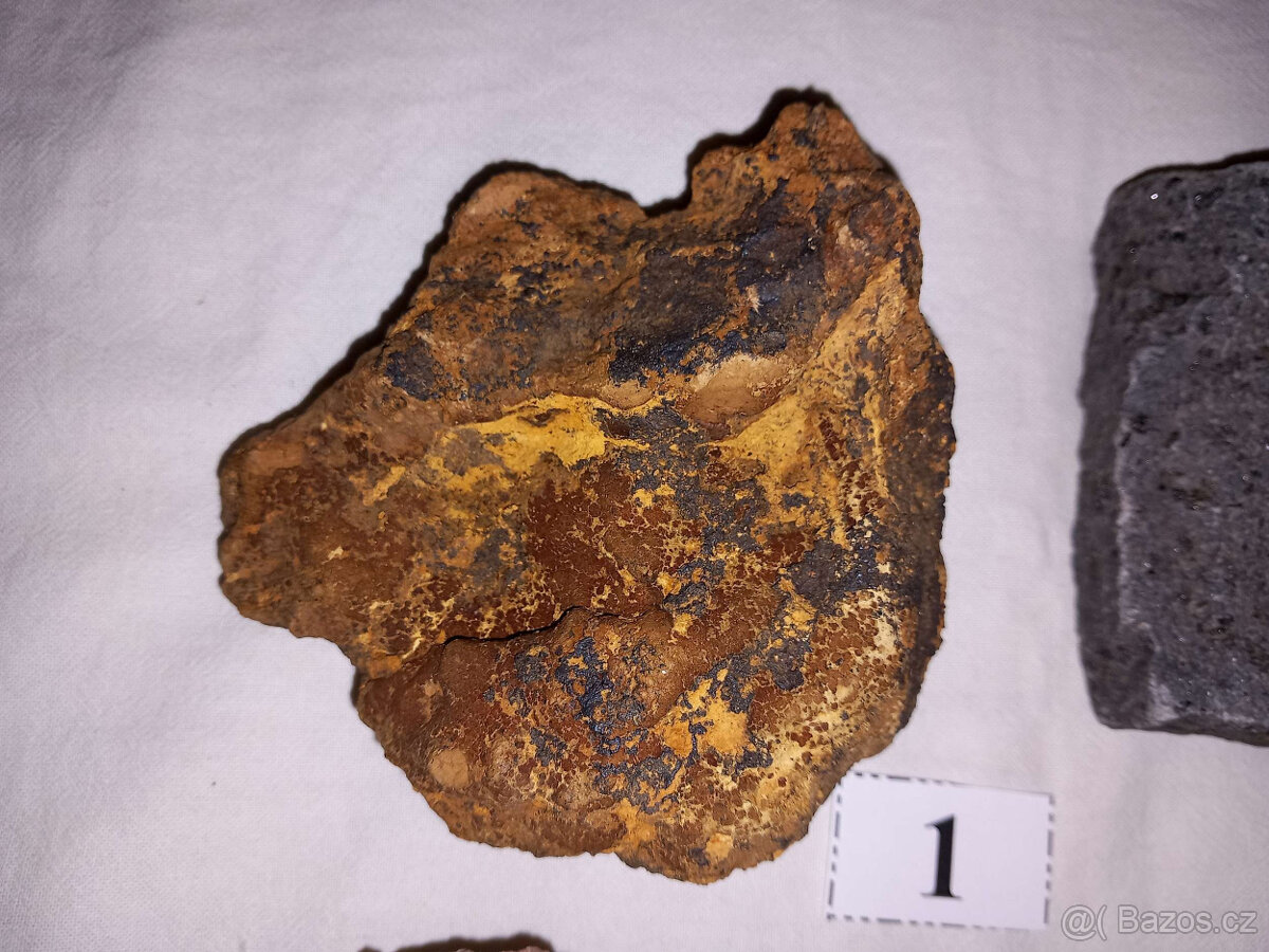 S94 Sbírka 37 ks minerálů - 2