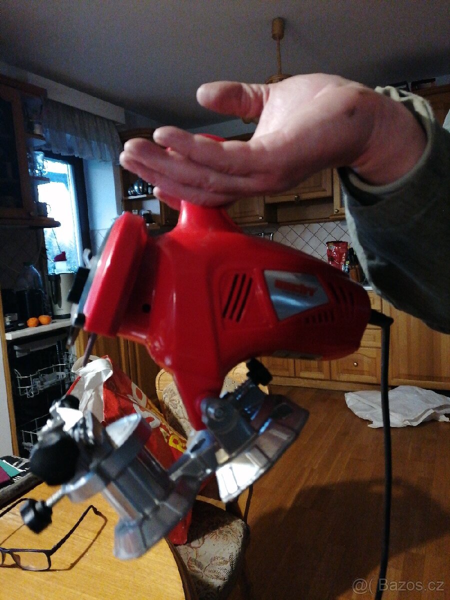 Brusicka na řetězy pily. Hecht - 2