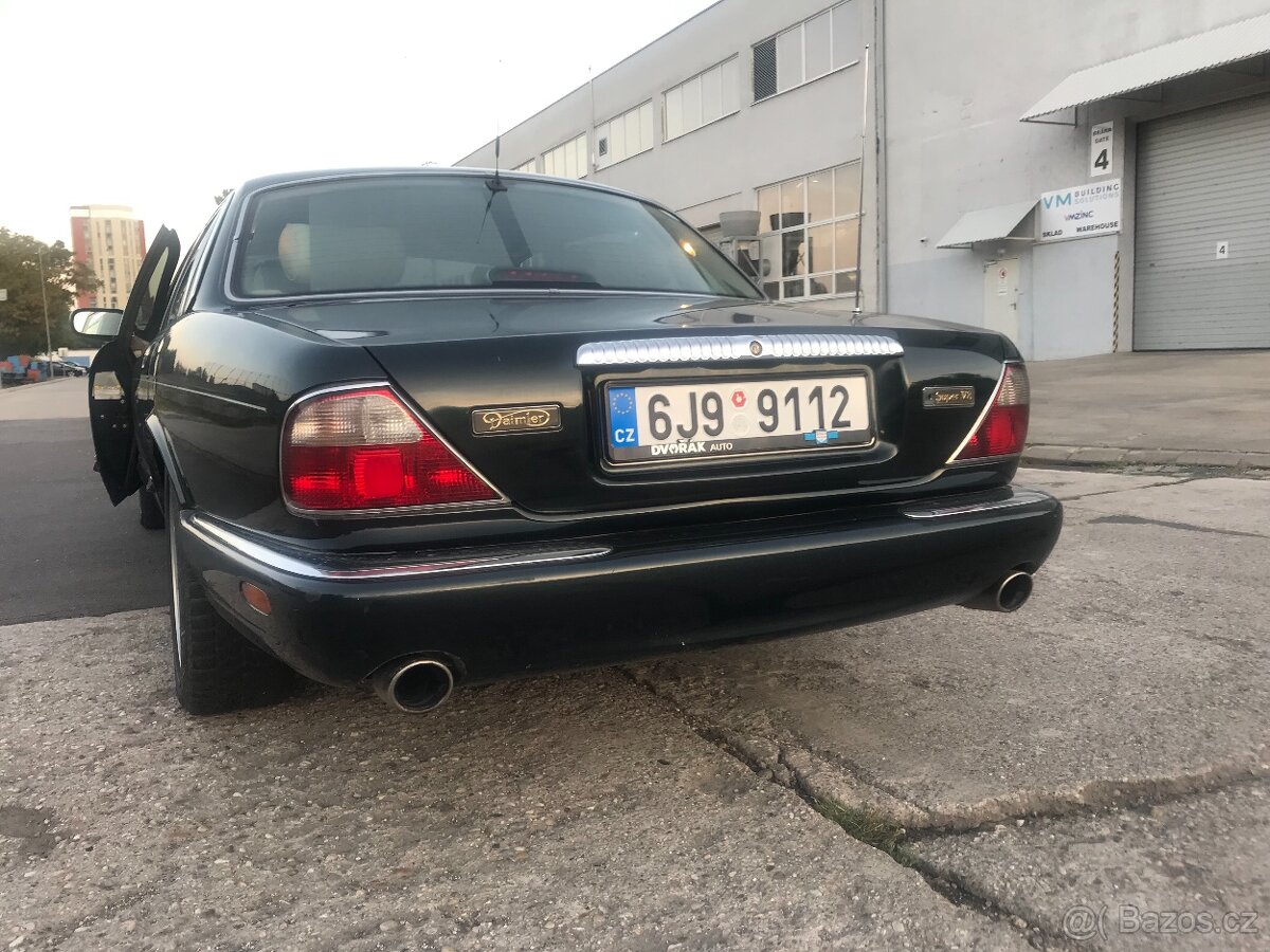 Predám Jaguar Daimler Super V8 long - 2