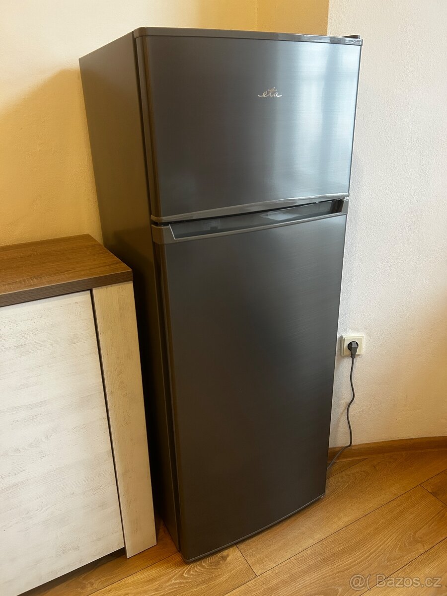 Téměř nová lednička ETA nerez - 2