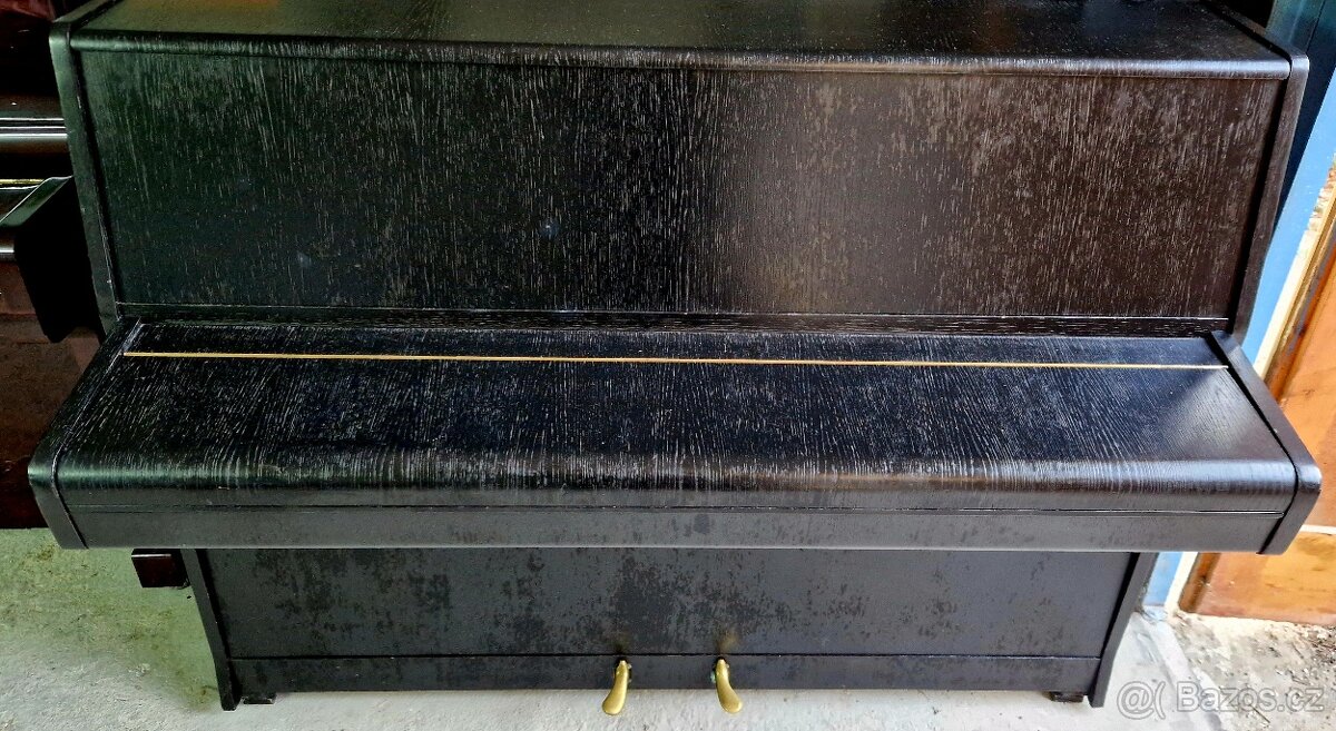 Černé piano Rösler - Petrof - 2