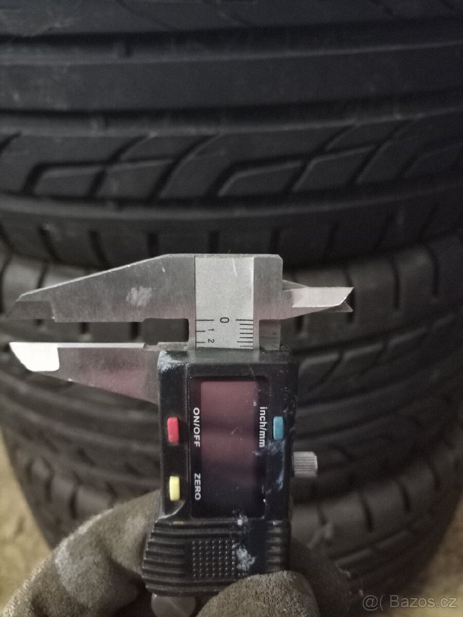 2ks letních pneu 235/45 r17 + 1 zdarma - 2