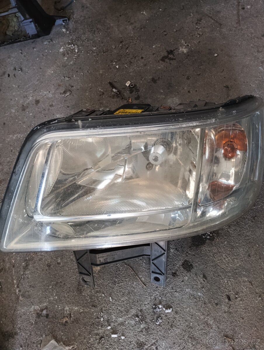 Přední světla VW T5 - 2