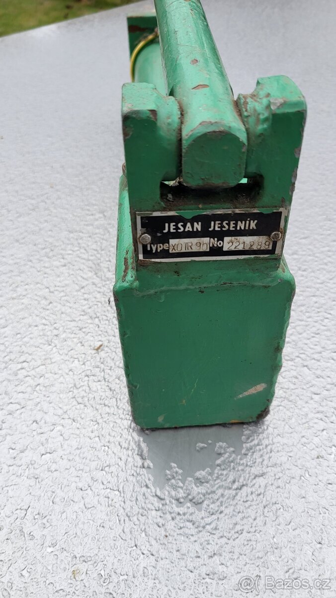 Prodám Hydraulický pist - 2