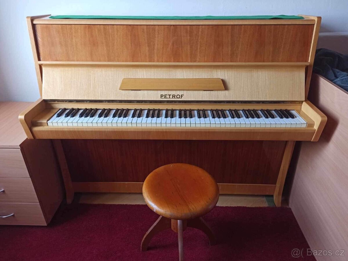Prodám piano PETROF - 2