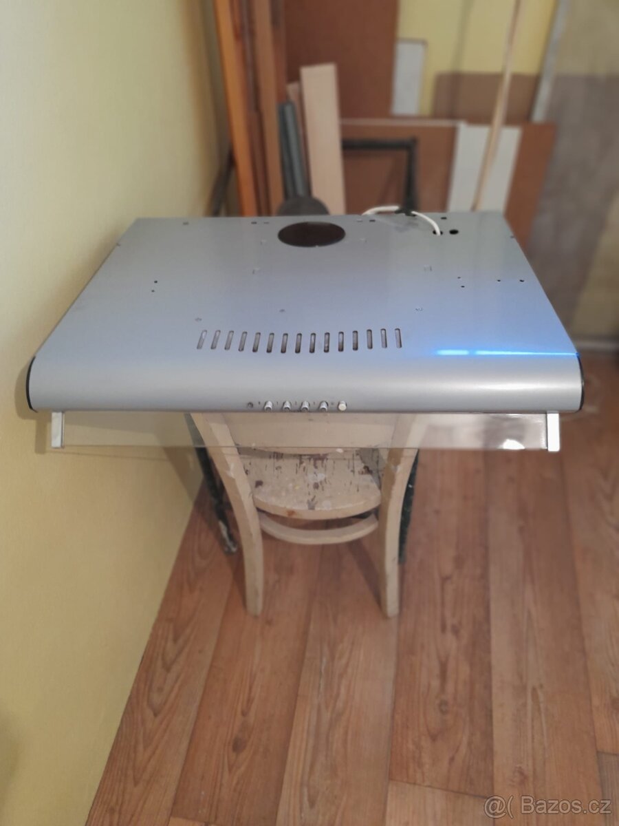 Odsavač par + skříňka - 2