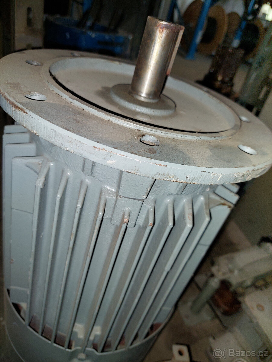 Přírubový motor s elmagnet. brzdou 3 kW, 945 ot/min. - 2