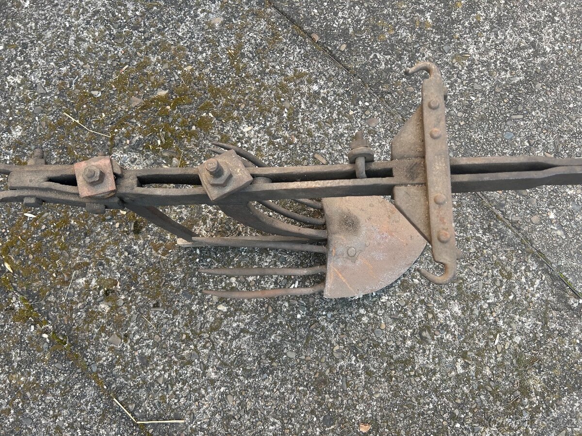 Starý zahradní pluh - 2