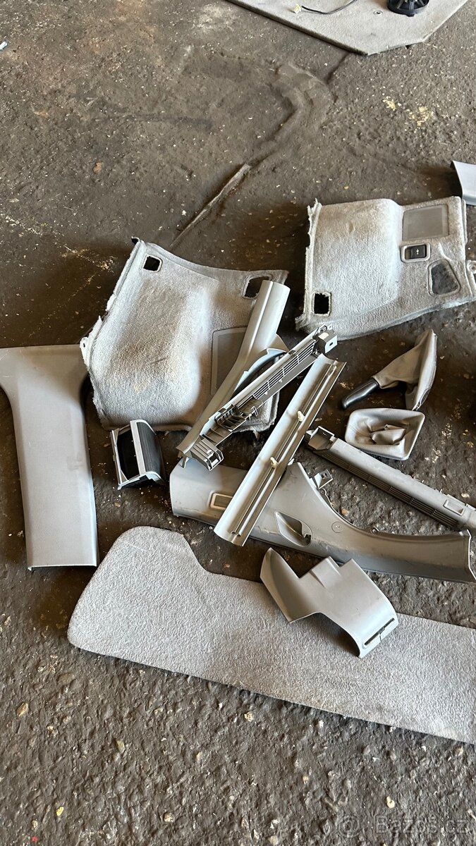 Šedý interiér z E46 tour - 2