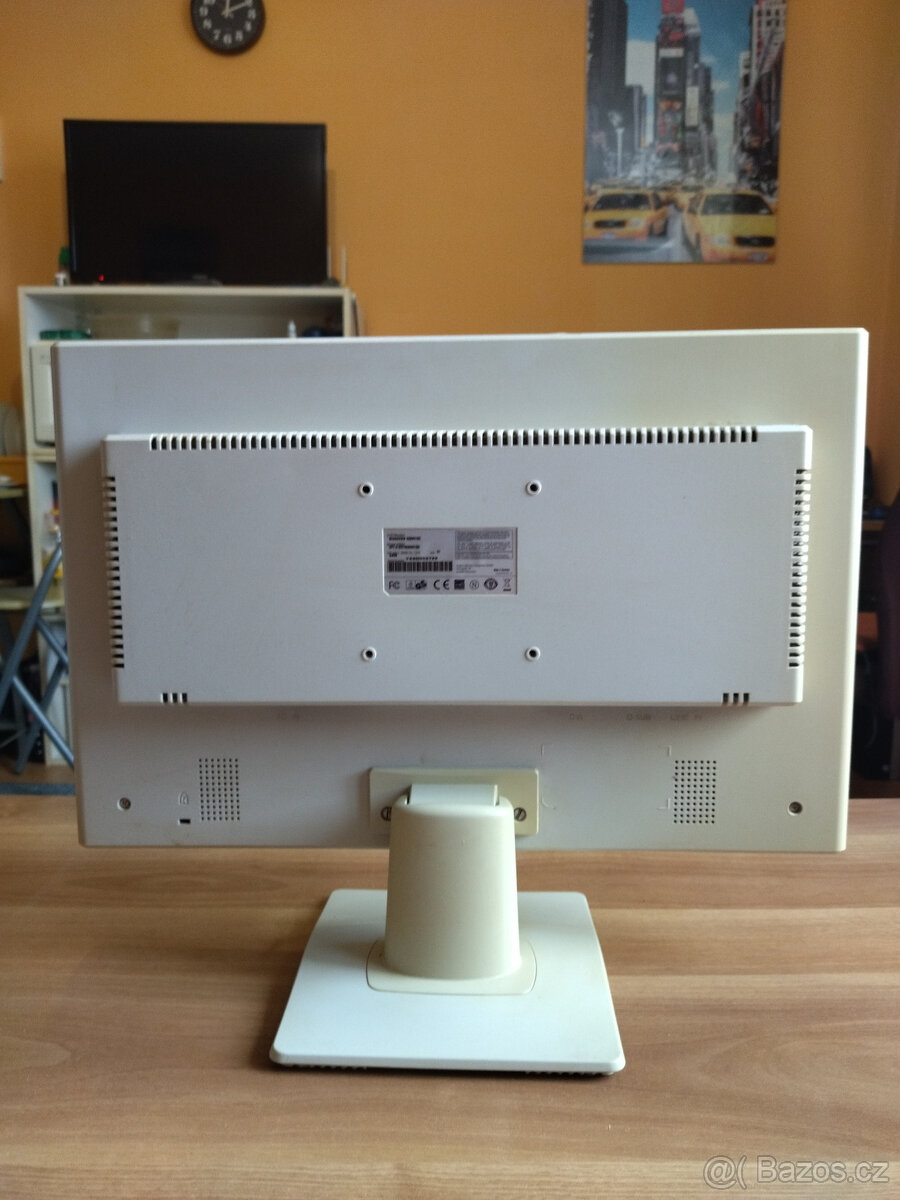 Monitor Fujitsu 22". - 2