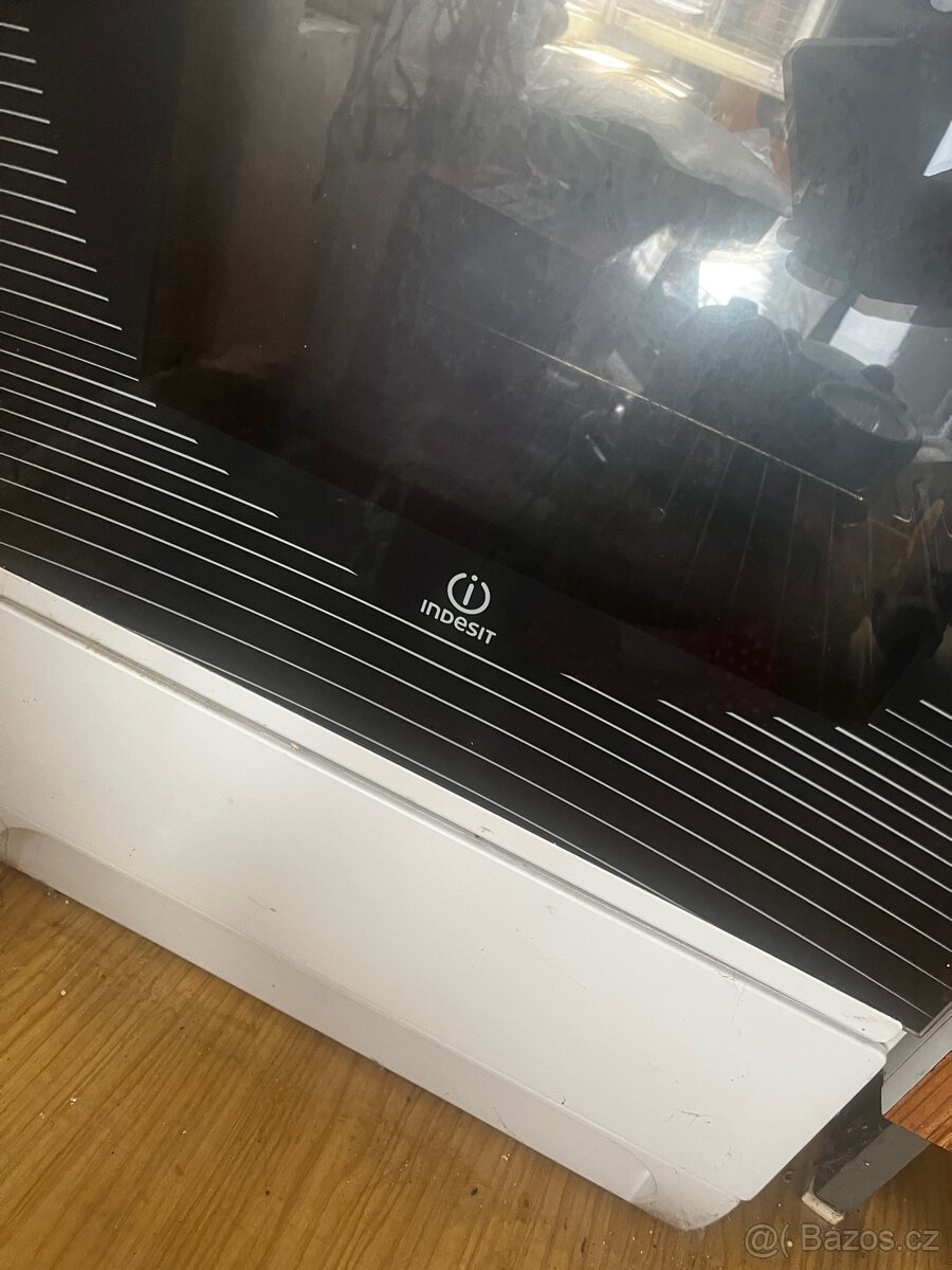 Elektrický sporák Indesit - 2