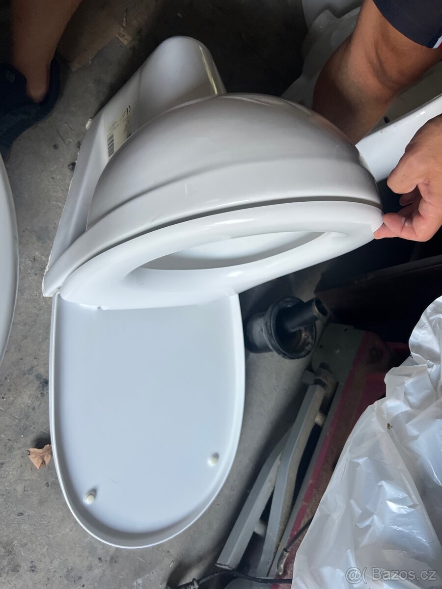 Prodam závěsné Wc včetně prkenka. - 2