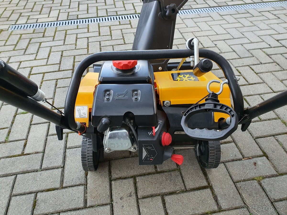 Sněhová fréza STIGA Snow Hunter ST 301 - 2