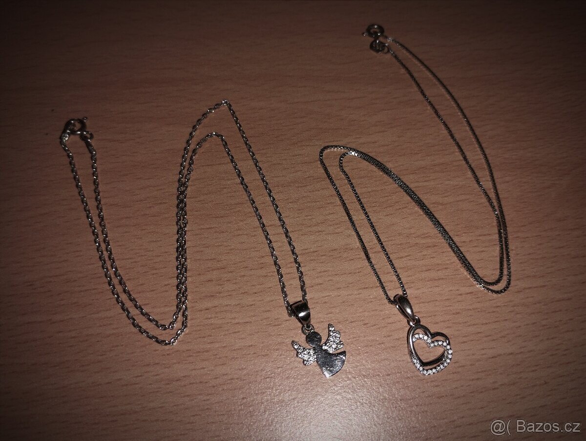 Stříbrné řetízky. - 2