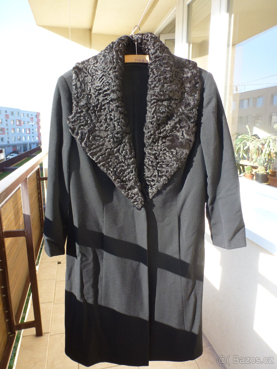 Dámský kabát s persiánovým límcem - 2