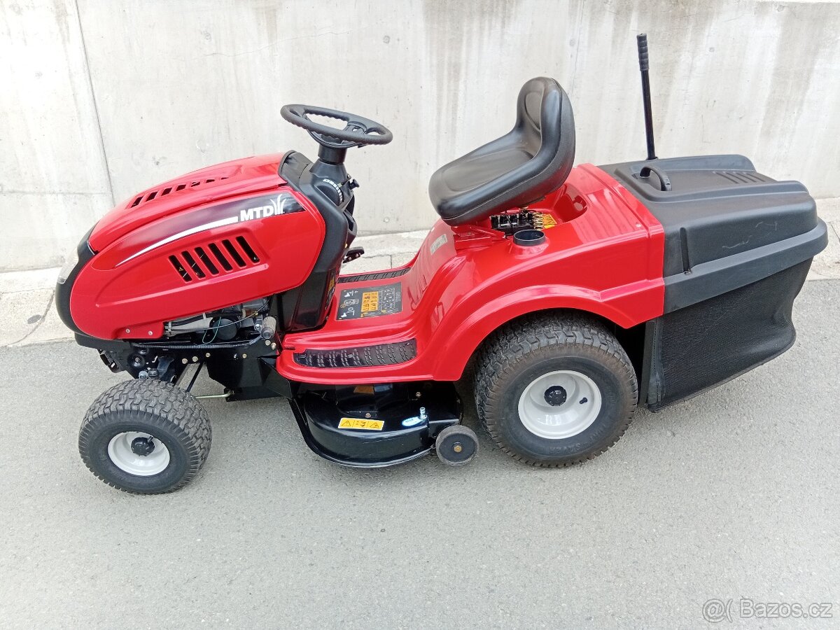 Prodám zahradní traktor MTD 160/92H 16Hp Hydro - 2