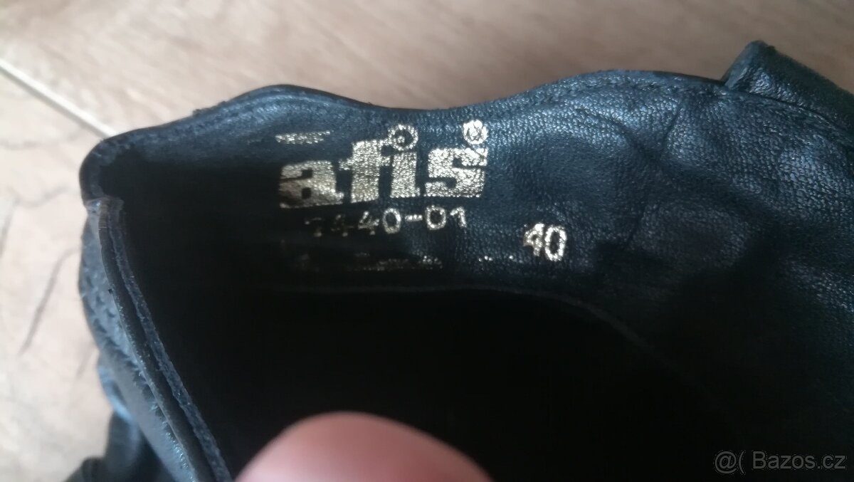 Prodám dámské kozačky. Vel. 40. Pěkné /nové. - 2