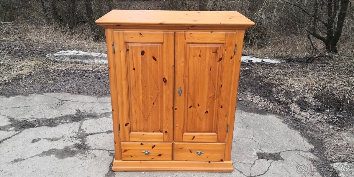 Celomasivní hluboká komoda - 2