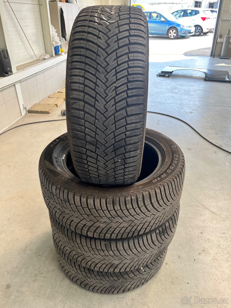Pneu 235/55R18 - 2