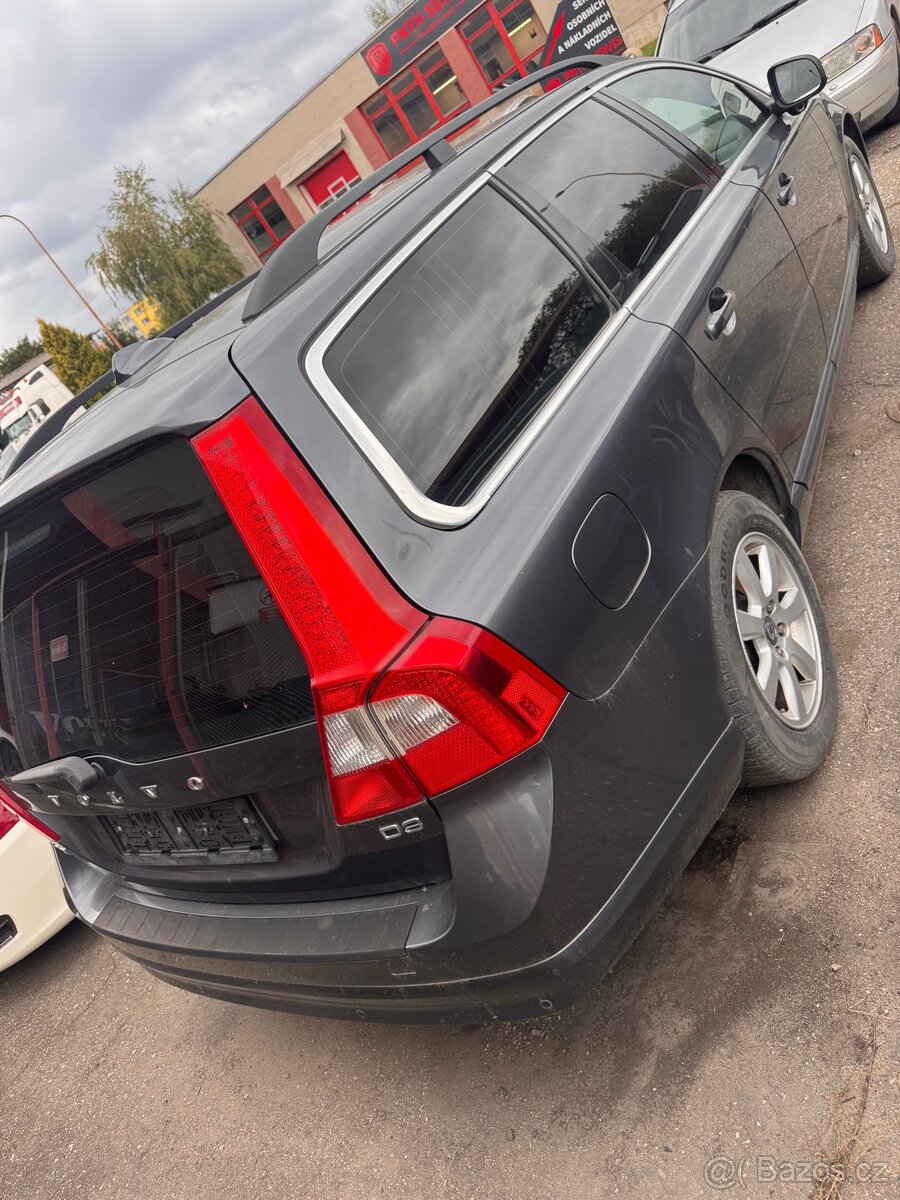 Volvo V70 D3 2011 náhradní díly - 2