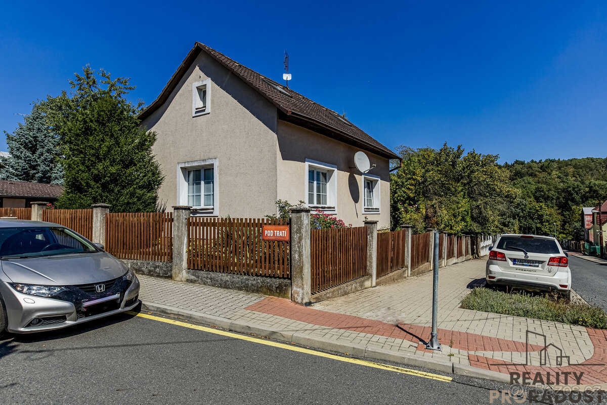 Rodinný dům 5+1 v Úvalech s garáží a nájemníkem - 2