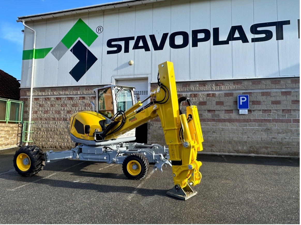 Menzi Muck M220 - předváděcí stroj - 2