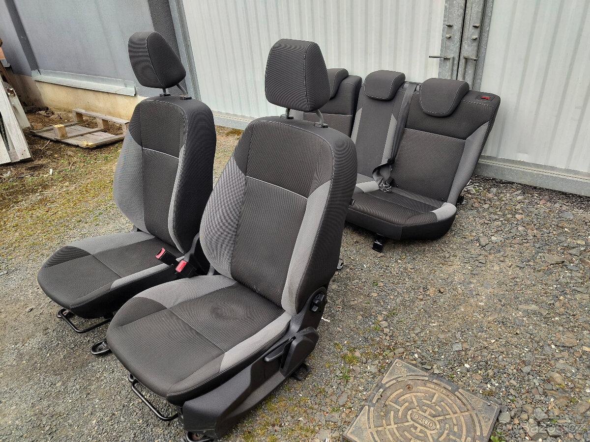 Sedačky, tapeci Focus III - hatchback - 2