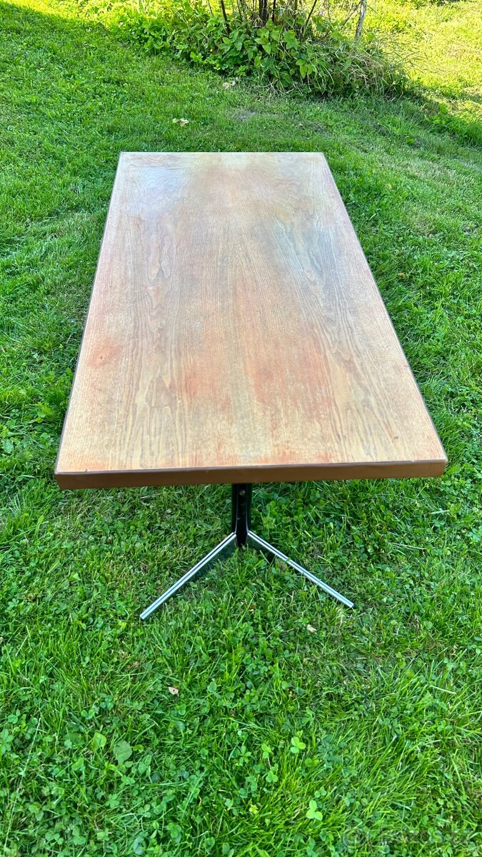 Konferenční stolek 70. léta. Výrobce: Závody UP - 2