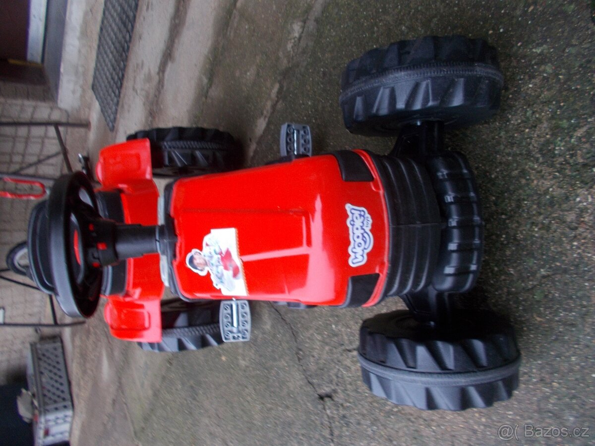 dětský šlapací traktor - 2