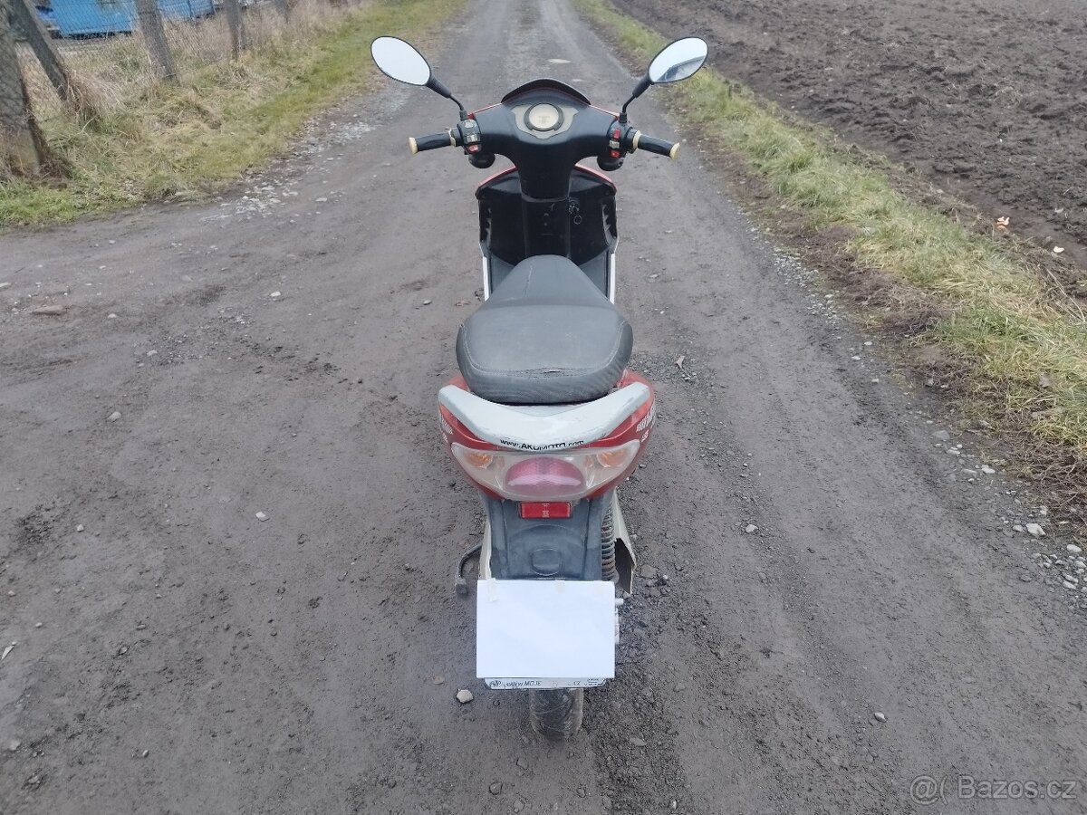 Prodám Elektroskútr Akumoto - 2