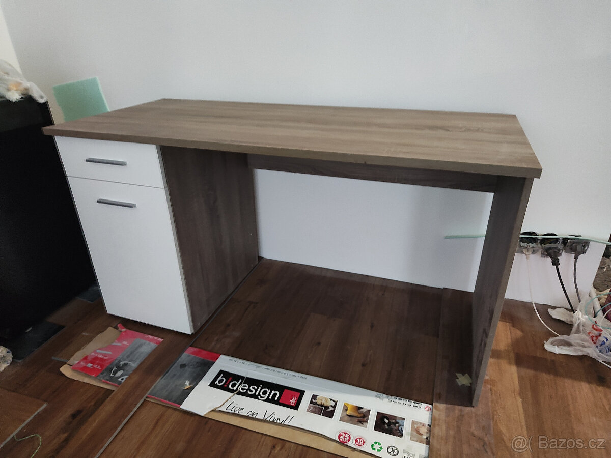 Kancelářský stůl bílý - 2