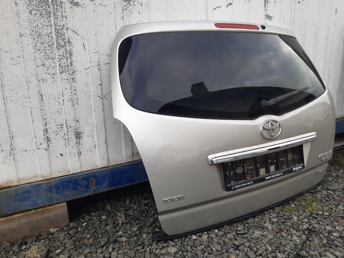 Toyota Corolla Verso dveře - 2