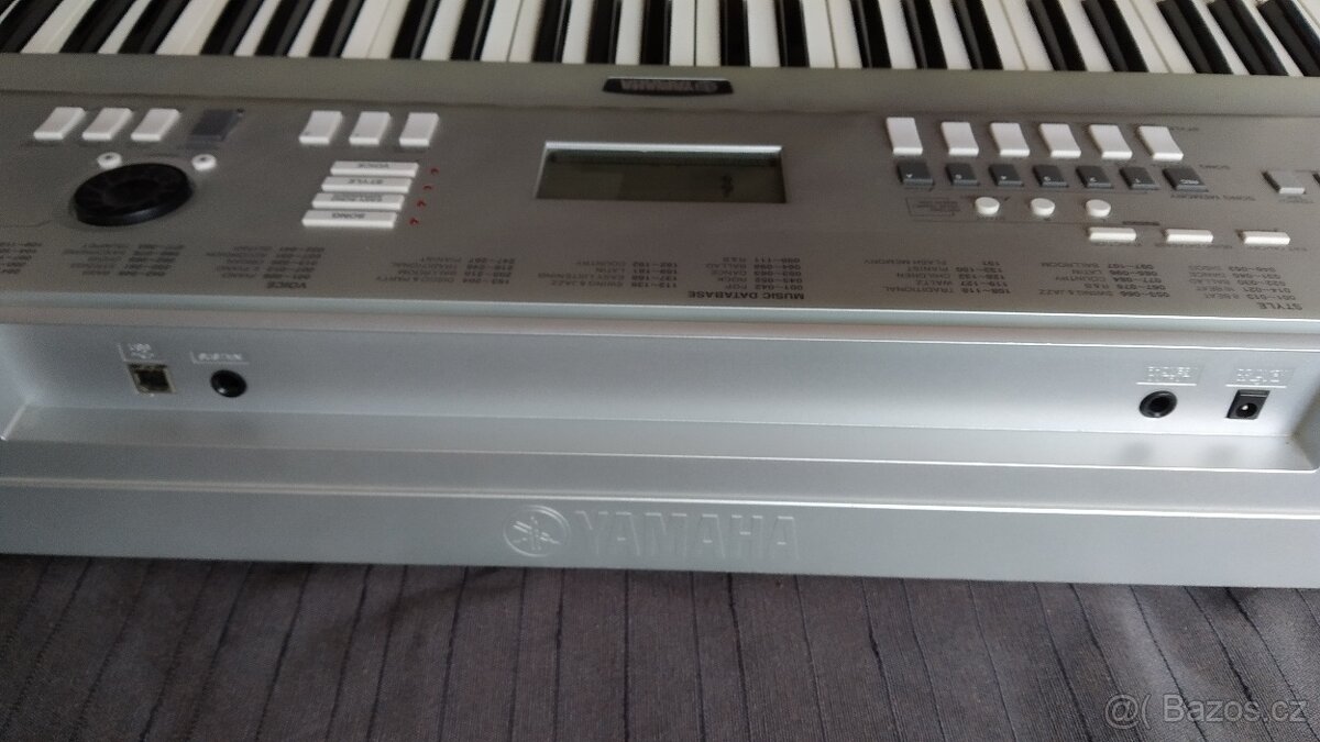 Klávesy Yamaha DGX 220 - 2