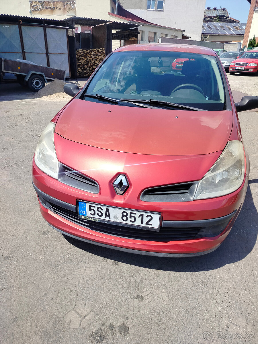 Prodám RENAULT CLIO III 1.2 BENZÍN 48kW - 2