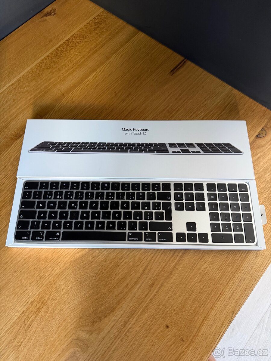Apple Magic Keyboard s Touch ID + Numeric Keypad – CZ, Black - 2