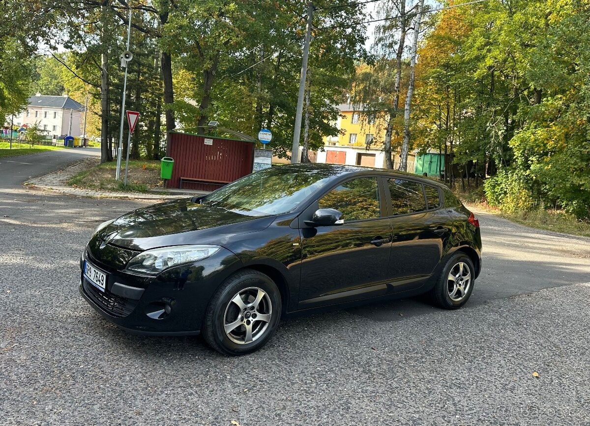 RENAULT MEGANE III 1.5 DCI (2010) - 2