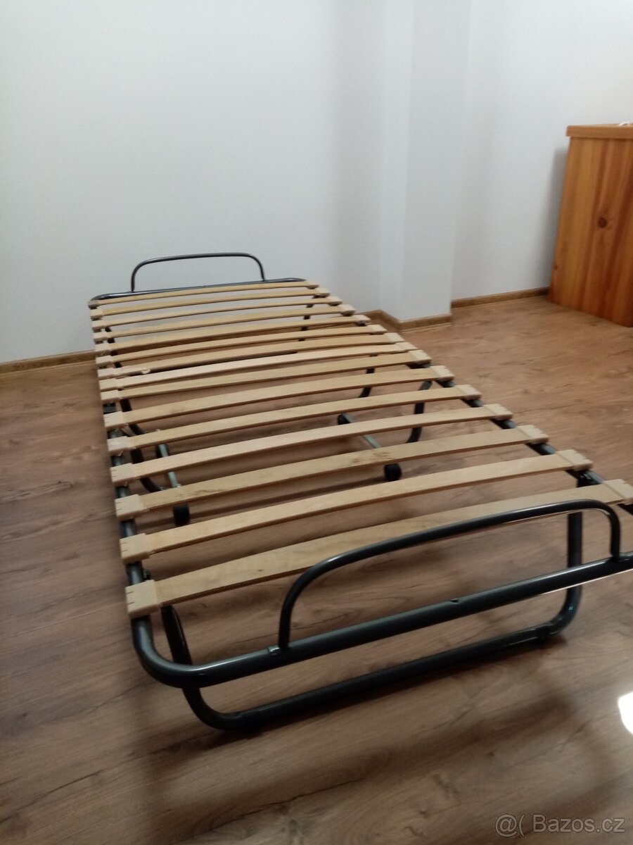 Skládací postel s matrací 1 - 2
