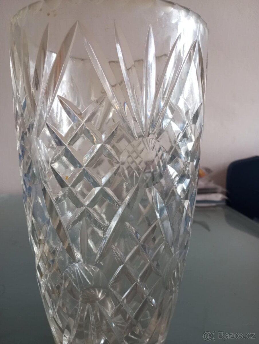 Masivní velká broušená váza - 2