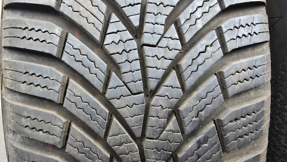 Zimní pneu 195/65/15 Continental - 2