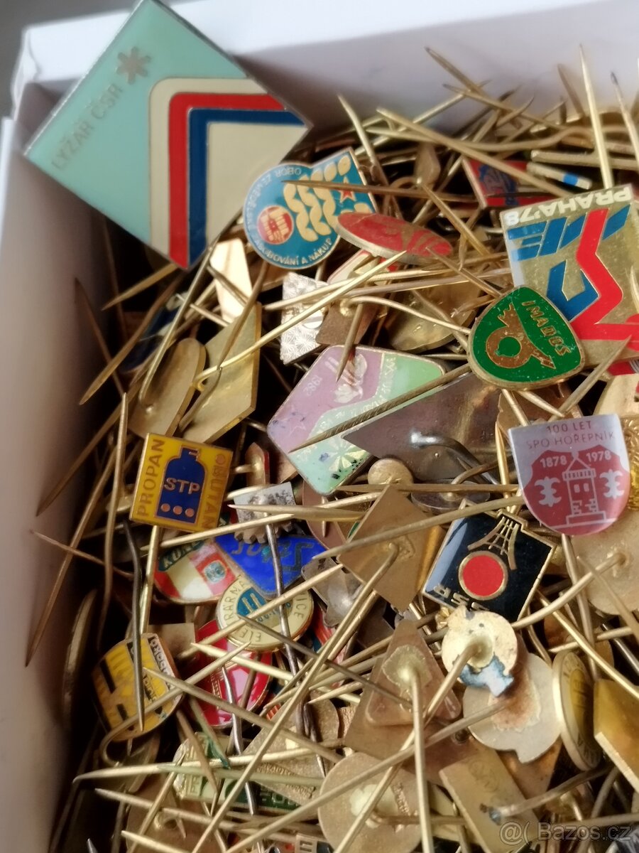 700 odznaků, hlavně ČSSR a ČSR - 2