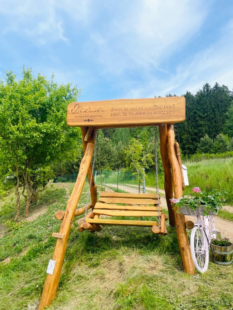 Houpací lavička z akátu - 2