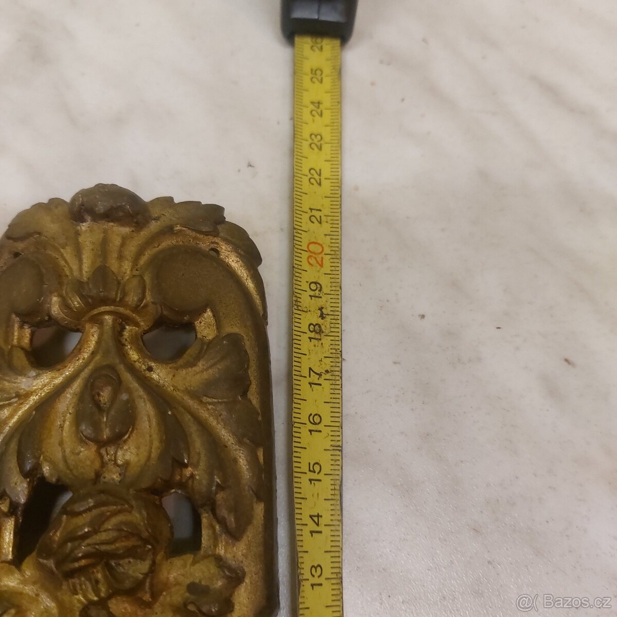 Staré mosazné ozdoby na skříň. - 2